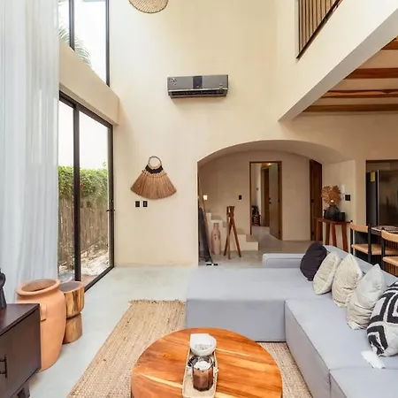 Spacious 6br Luxe With 4 Private Pools And Yoga Space Rooftop & Concierge *