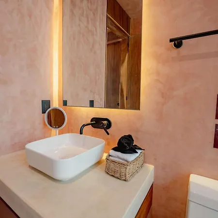 Stylish 3br With 2 Private Pool & Rooftop *