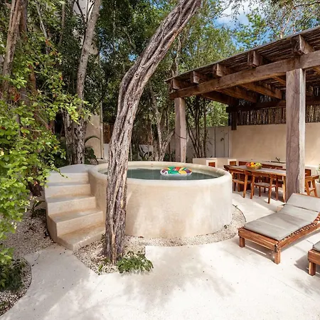 Сasa de vacaciones Luxe Ground-floor 3br Jungle Retreat With Plunge Pool *