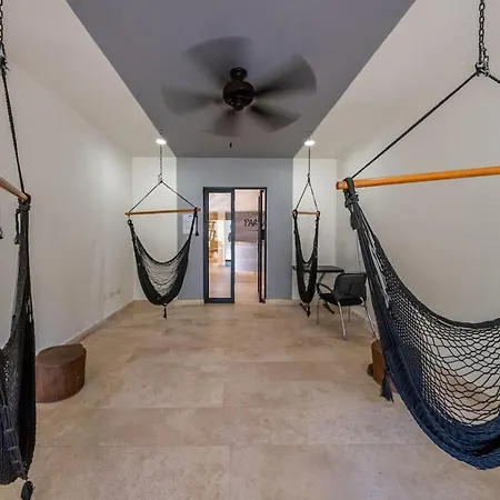 Сasa de vacaciones Spacious 2br With Pool And Private Balcony *