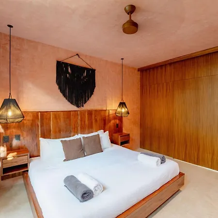 Chic 2br With Rooftop Pool & Terrace Villa
