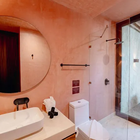 Chic 2br With Rooftop Pool & Terrace Villa *