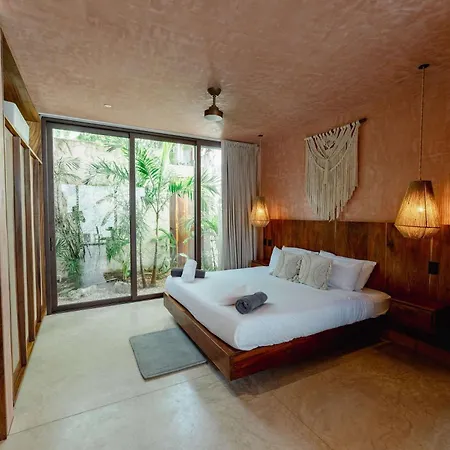 Stylish 3br With 2 Private Pool & Rooftop *