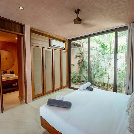 Stylish 3br With 2 Private Pool & Rooftop