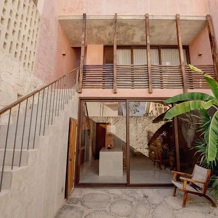 Chic 2br With Rooftop Pool & Terrace Villa