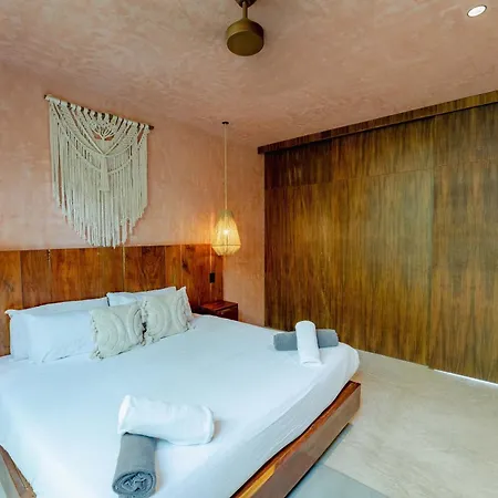 Stylish 3br With 2 Private Pool & Rooftop