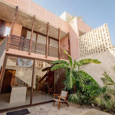 Villa Chic 2br With Rooftop Pool & Terrace