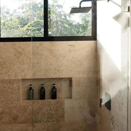 4br Modern Luxury With Private Pool & Concierge Service In Villa