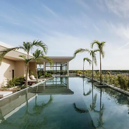 Nasha Tropical Bliss Plunge Pool *