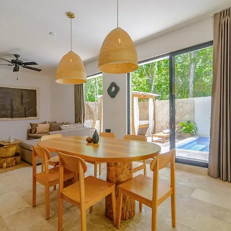 Tropical Retreat: Scooters, Hot Tub, Pool, Projector * Tulum