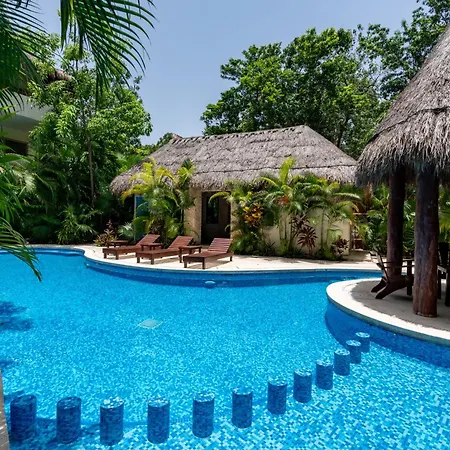Spacious With Pool In Gated Community Apartamento