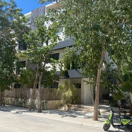 Great 3 Bedroom And Private Pool Apartment *