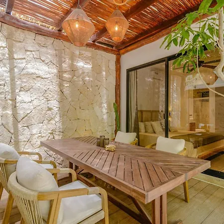 Apartment Tropical Retreat: Scooters, Hot Tub, Pool, Projector Tulum