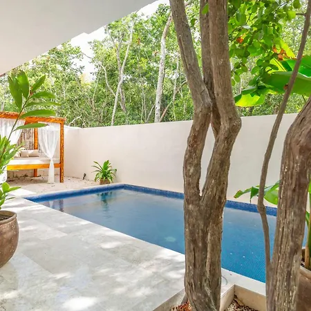 Apartment Tropical Retreat: Scooters, Hot Tub, Pool, Projector Tulum