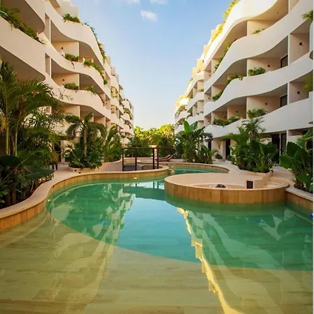 Apartment Getaway With Jacuzzi & Pools