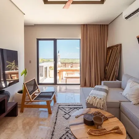 Amira - Stylish Penthouse With Rooftop Pool & Sea Horizon