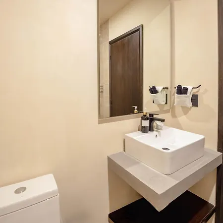 Talulah Living 3br - Private & Shared Pool *
