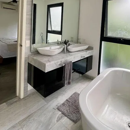 Apartamento Stylish 3br Retreat In Serene Luxury Setting