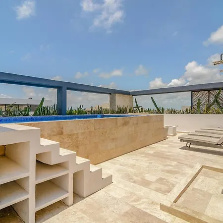 Apartment Tropical Retreat: Scooters, Hot Tub, Pool, Projector Tulum