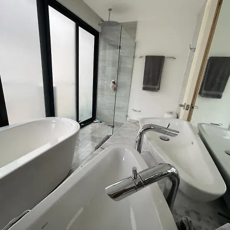 Stylish 3br Retreat In Serene Luxury Setting Apartamento