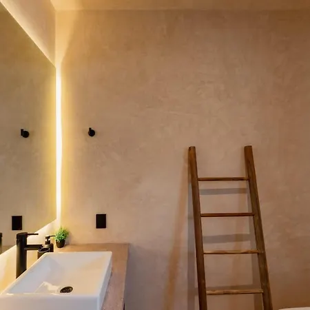 Stylish 2br Jungle Retreat With Plunge Pool & Rooftop Apartment