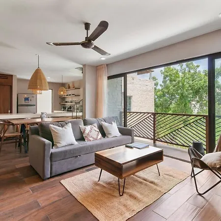Lush Hideaway Apartment *