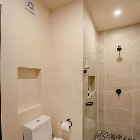 Talulah Living 3br - Private & Shared Pool *