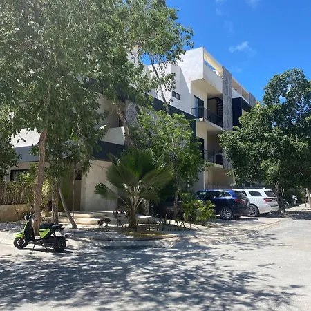 Great 3 Bedroom And Private Pool Apartment *