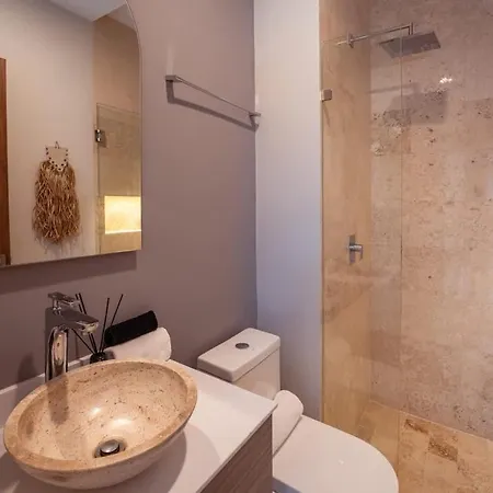 Amira - Stylish Penthouse With Rooftop Pool & Sea Horizon Apartment
