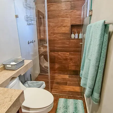 Apartment Lush Hideaway