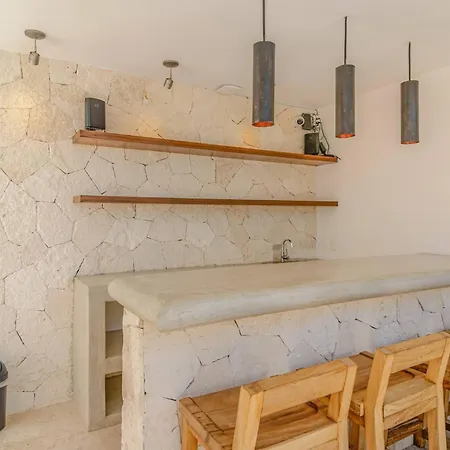 Tropical Retreat: Scooters, Hot Tub, Pool, Projector * Tulum