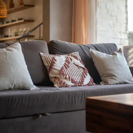 Apartment Lush Hideaway