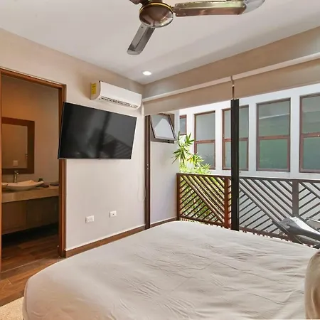 Lush Hideaway Apartment *
