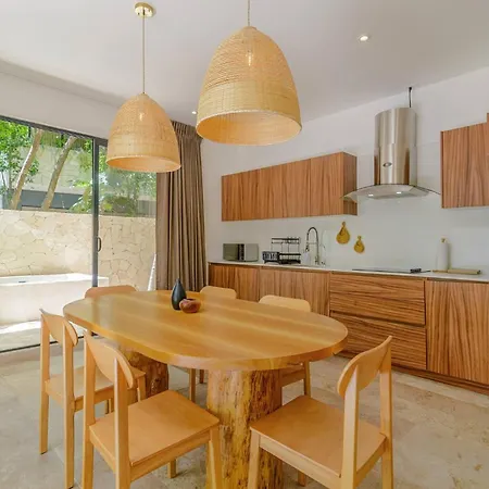 Tropical Retreat: Scooters, Hot Tub, Pool, Projector Apartment Tulum