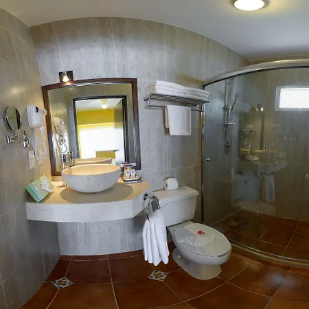 Pavoreal Hotel 4*