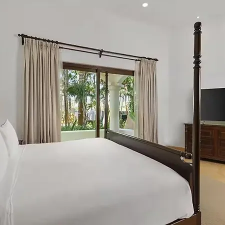 Villa Beachfront Hacienda Soliman Bay