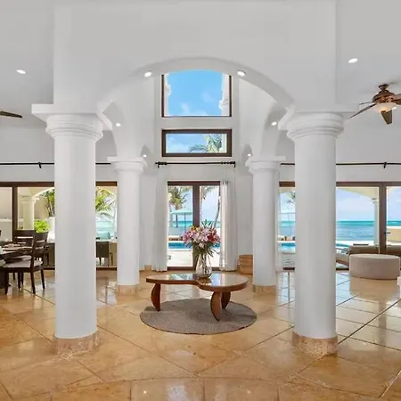 Beachfront Hacienda Soliman Bay *