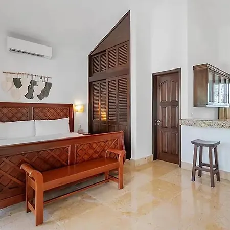 Beachfront Hacienda Soliman Bay *