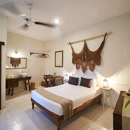 Secret Garden Hotel 3*