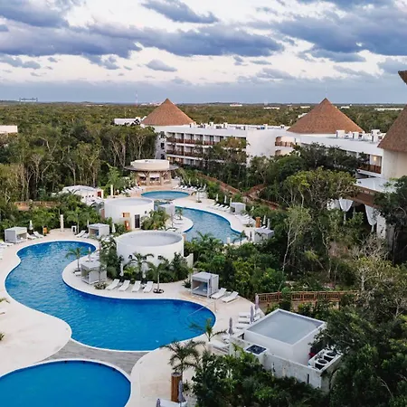 Hotel Mundo Maya