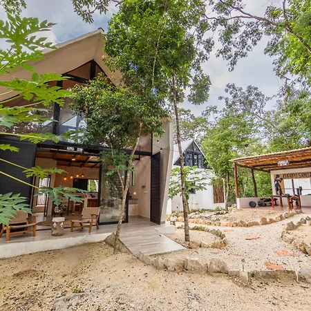 Xtambaa Selva Lodge *