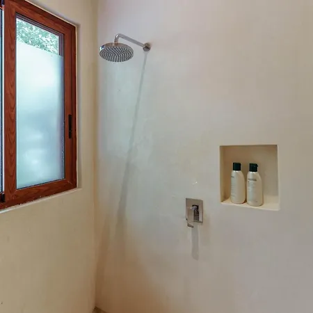 Holiday home Stylish Ground-floor 3br Haven With Luxe Plunge Pool