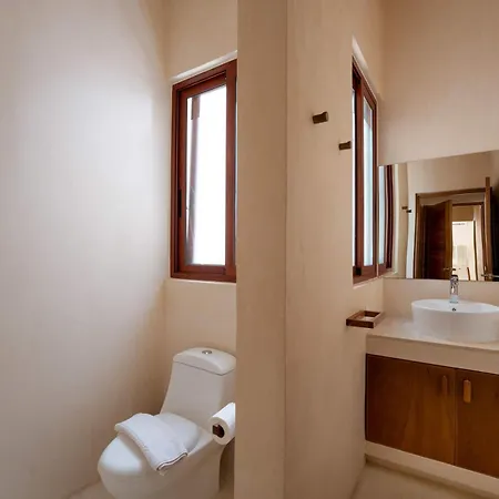 Holiday home Stylish Ground-floor 3br Haven With Luxe Plunge Pool