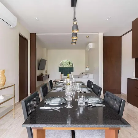 Maria - Modern 2br Retreat With Pool Apartment