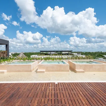 Modern Retreat With Private Garden And Jacuzzi Apartment