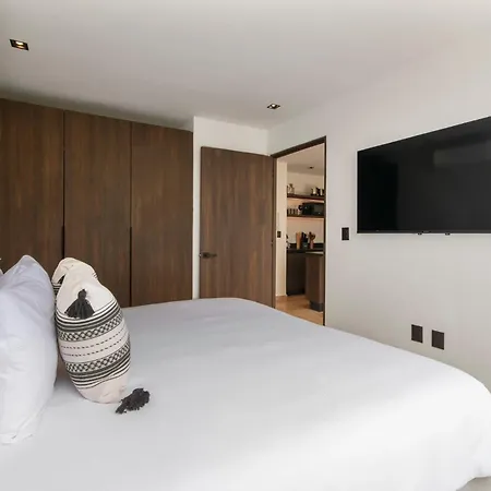 Stylish 1br With Private Pool & Balcony *