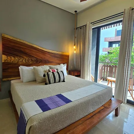 Apartment 1br - Sea View Rooftop Pools Steps To & Jaguar Park