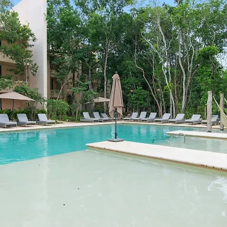 Stylish 1br With Private Pool & Balcony Apartment