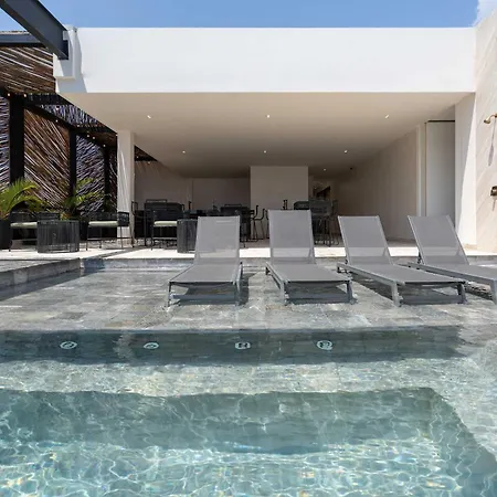 Maria - Modern 2br Retreat With Pool Apartment