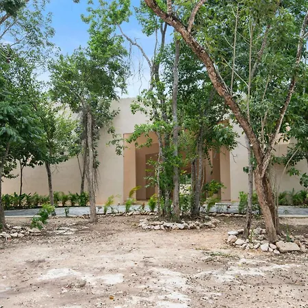 Apartment Stylish 1br With Private Pool & Balcony
